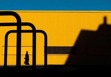 Street Photos That Beautifully Capture the Poetry of Light and Shadow