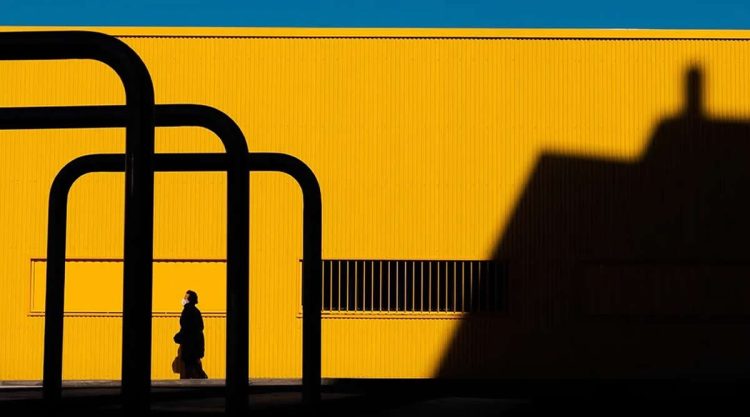 Street Photos That Beautifully Capture the Poetry of Light and Shadow