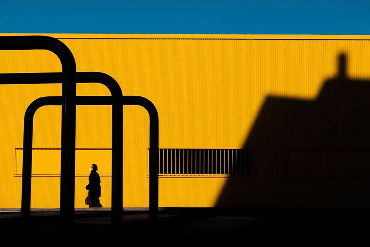 Street Photos That Beautifully Capture the Poetry of Light and Shadow