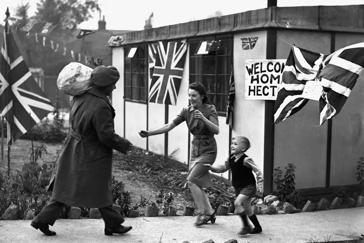 Striking Historical Photos That Show Life as It Was 50–100 Years Ago