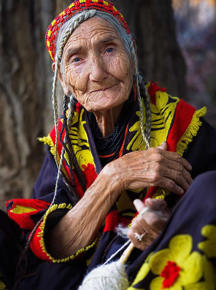  Beauty and Strength of Older Women by Mihaela Noroc