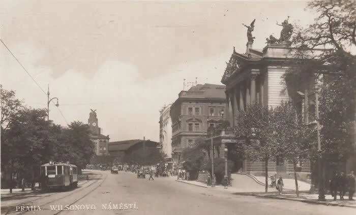 Timeless Photos That Show the World as It Was 100 Years Ago