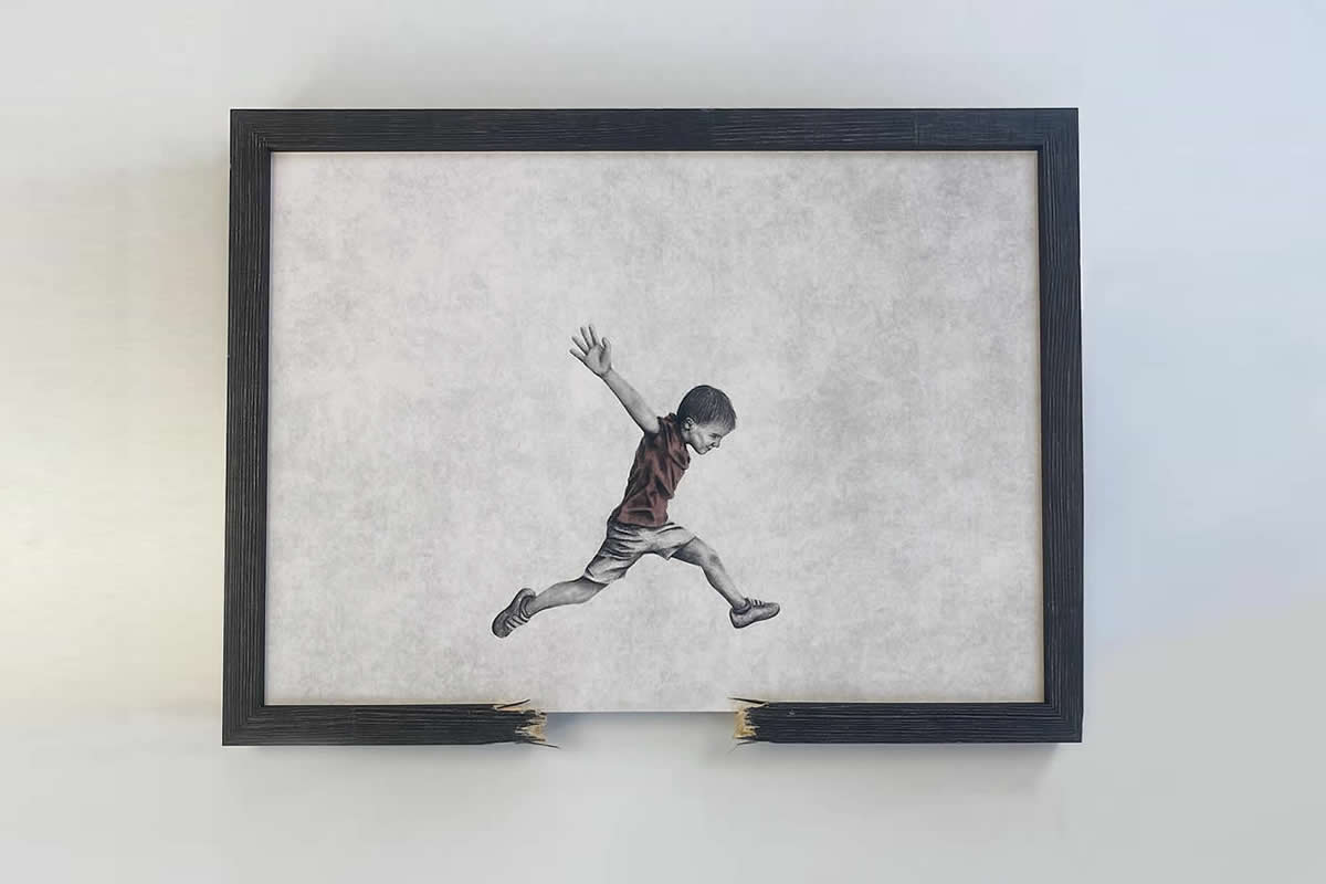 Experimental Frames by Andrew Scott That Break Artistic Boundaries