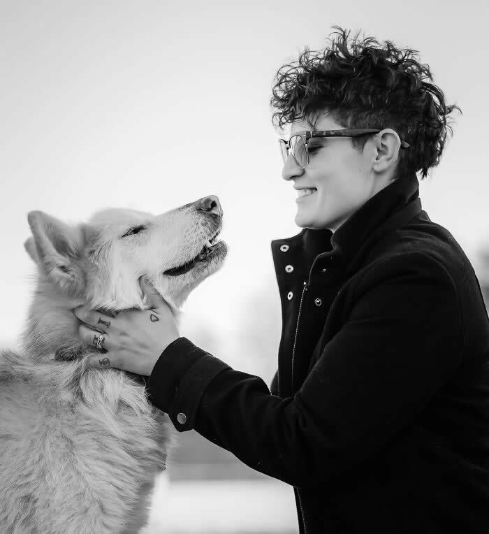 Heartfelt Photos That Capture the Last Goodbyes Between Pets and Owners