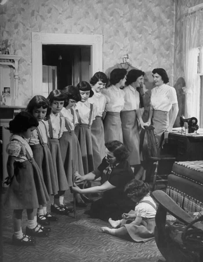 Historic Photos That Show How the World Looked 100 Years Ago