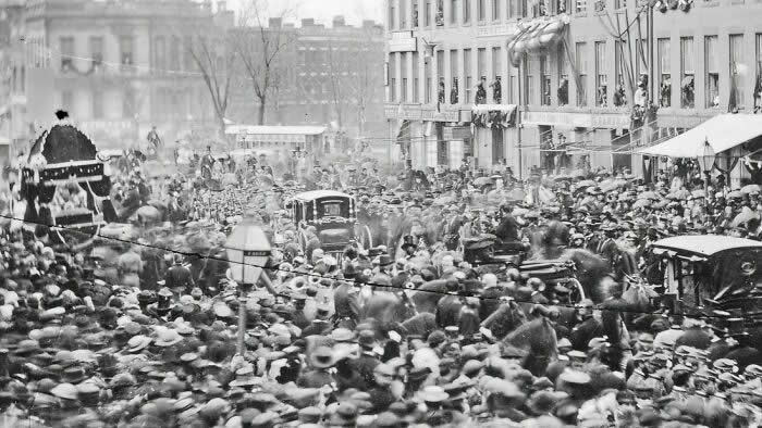 Historic Photos That Tell the Story of American Life