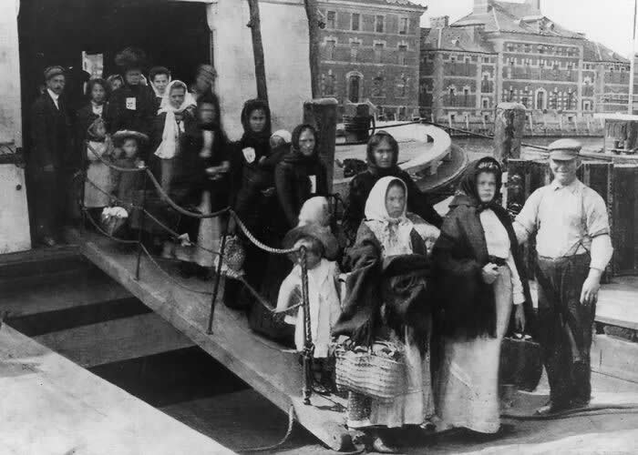 Historic Photos That Tell the Story of American Life
