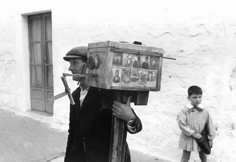 Black and White Photos From World-Renowned Photographers