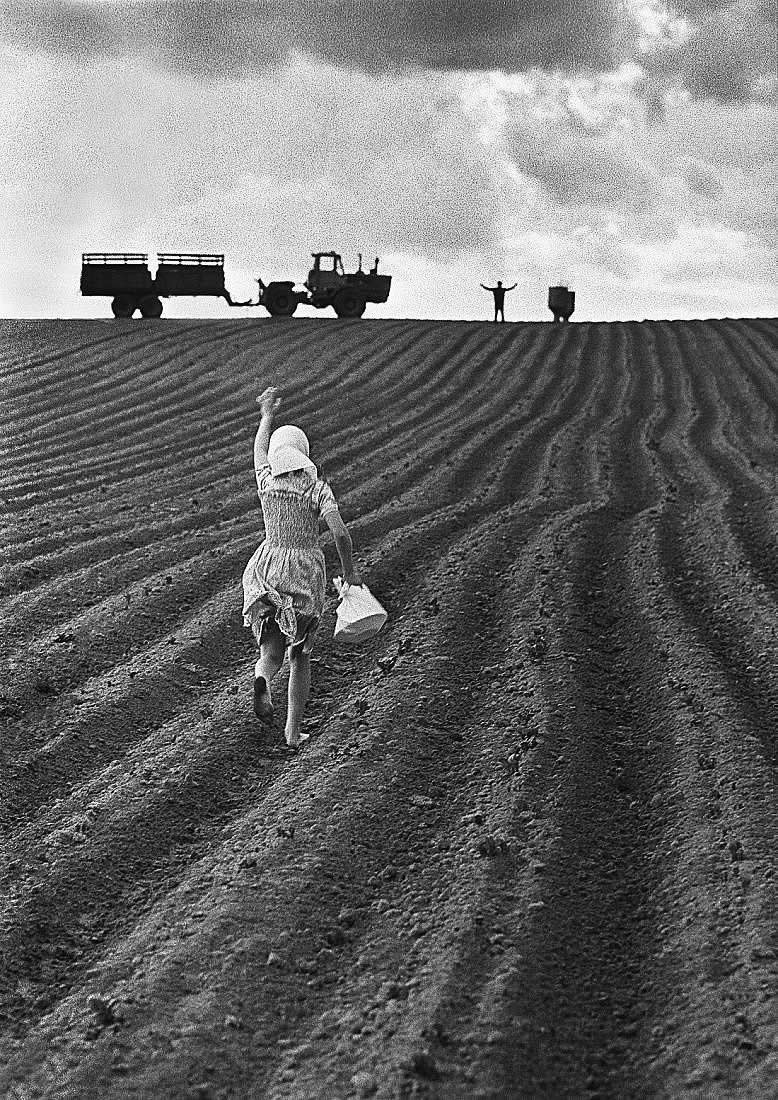 Vladimir Lagrange - A Master Photographer Who Captured the Soul of Soviet Life