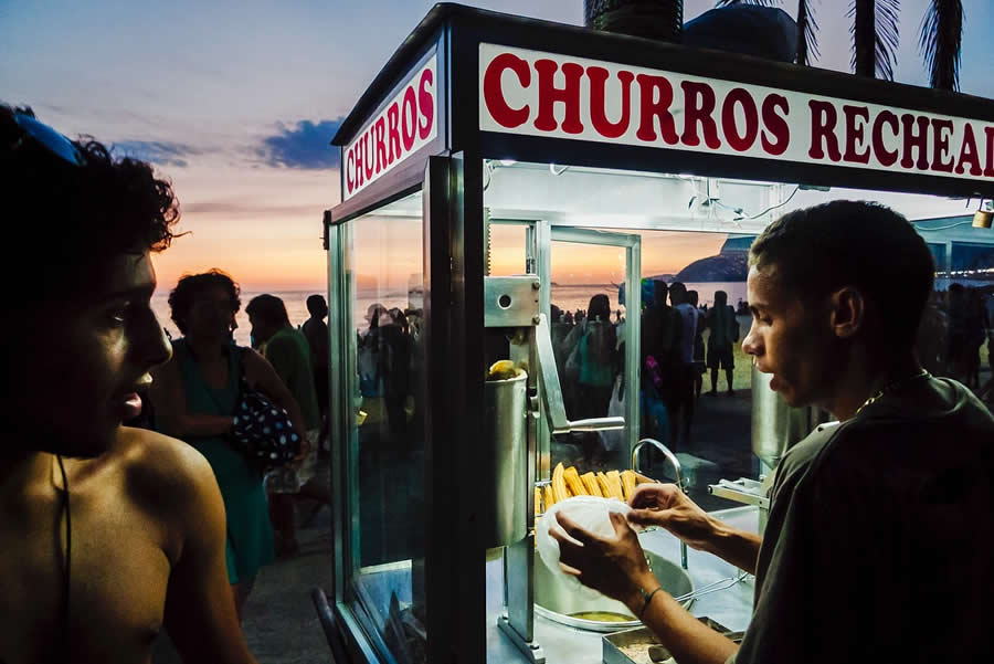 Street Photography by Gustavo Minas