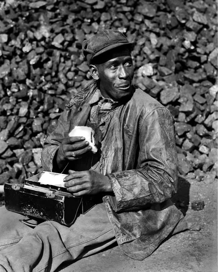 Coal worker having his lunch, Oak Ridge Tennessee 1945