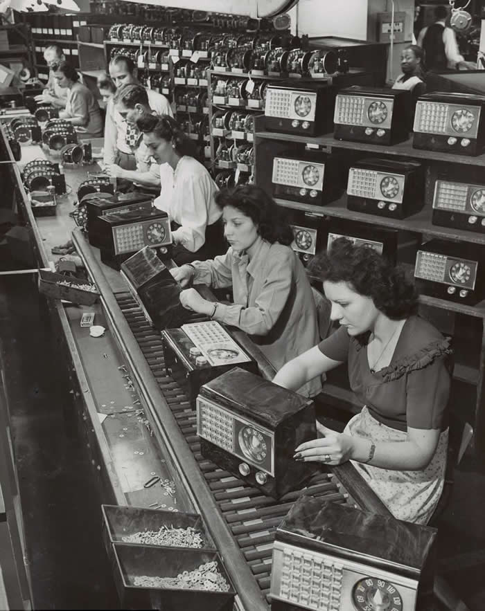 Workers buildings radios at Emerson. (1945)