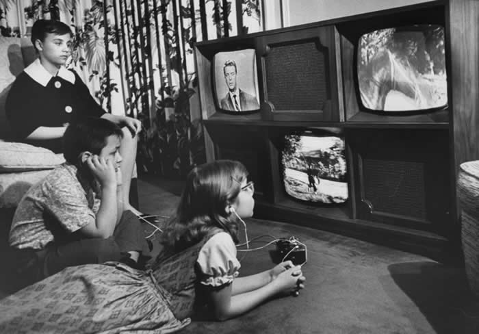 Kids with the Three-Eyed TV Monster, which permitted simultaneous three-screen viewing in Chicago, Illinois, 1961.