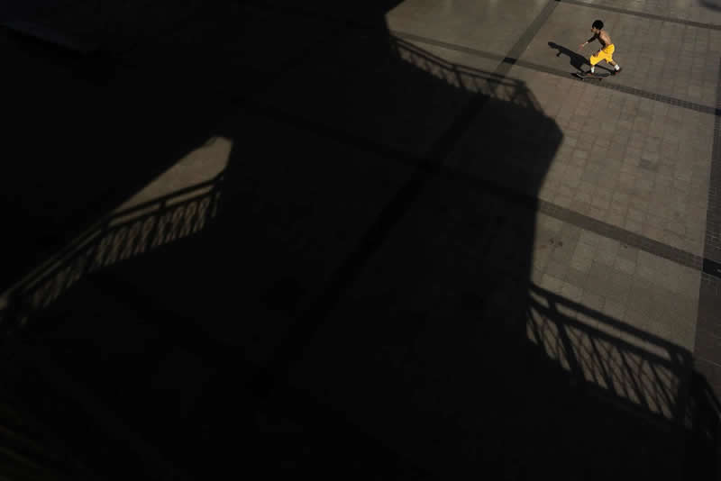Fight for dreams by Chanathip Chayanggoon na Ayudya - 2025 Minimalist Photography Awards Street Winners