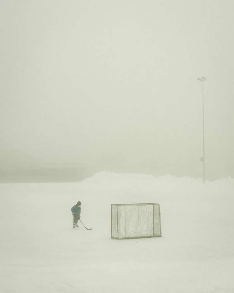 Silent dream by Pekka Valitalo - 2025 Minimalist Photography Awards Street Winners