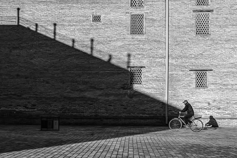 Crossing the Divide by KuoLun Hsu - 2025 Minimalist Photography Awards Street Winners