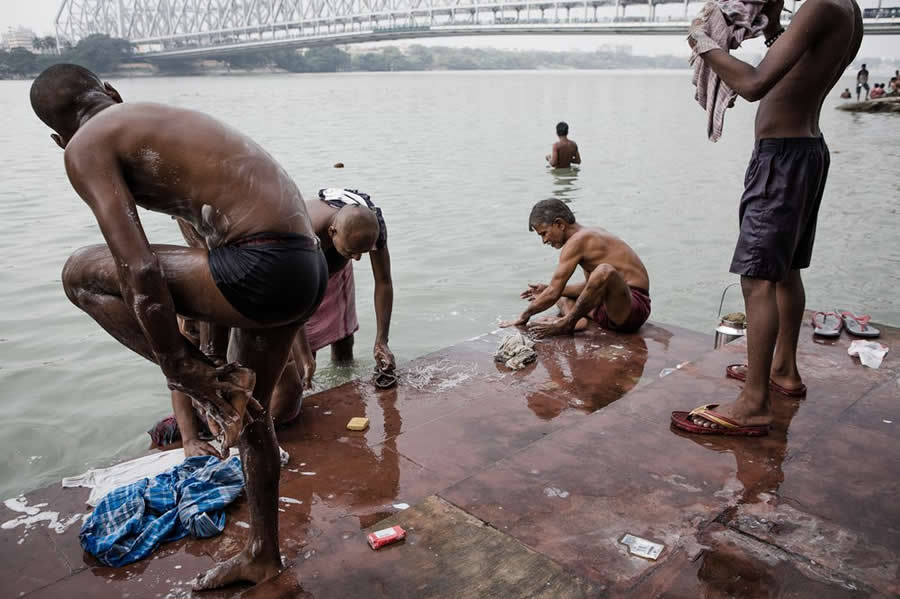 Bathing Kolkata India - Captivating Street Photography by Giancarlo Zuccarone