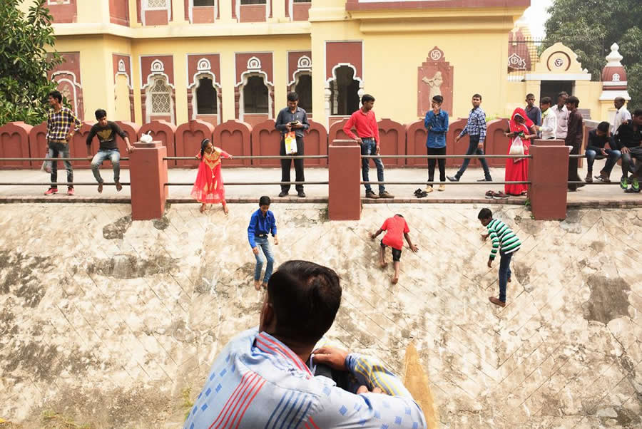 Kids Playing and climbing walls India - Captivating Street Photography by Giancarlo Zuccarone