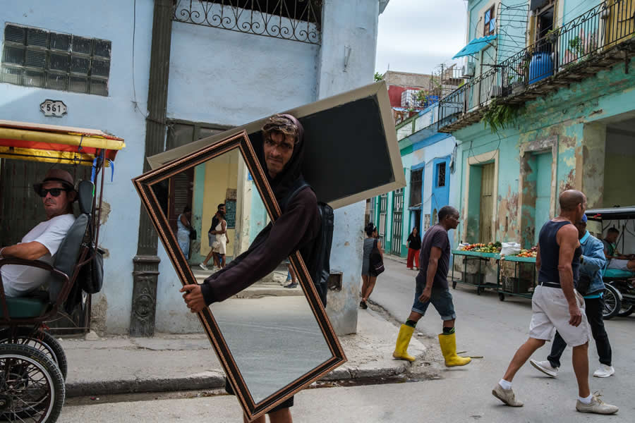 Inspiring Street Photography by Ora Buerkli