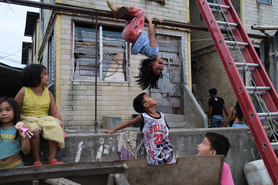 Inspiring Street Photography by Ora Buerkli