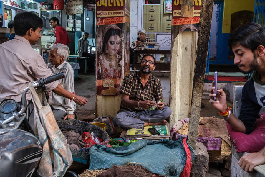 Inspiring Street Photography by Ora Buerkli