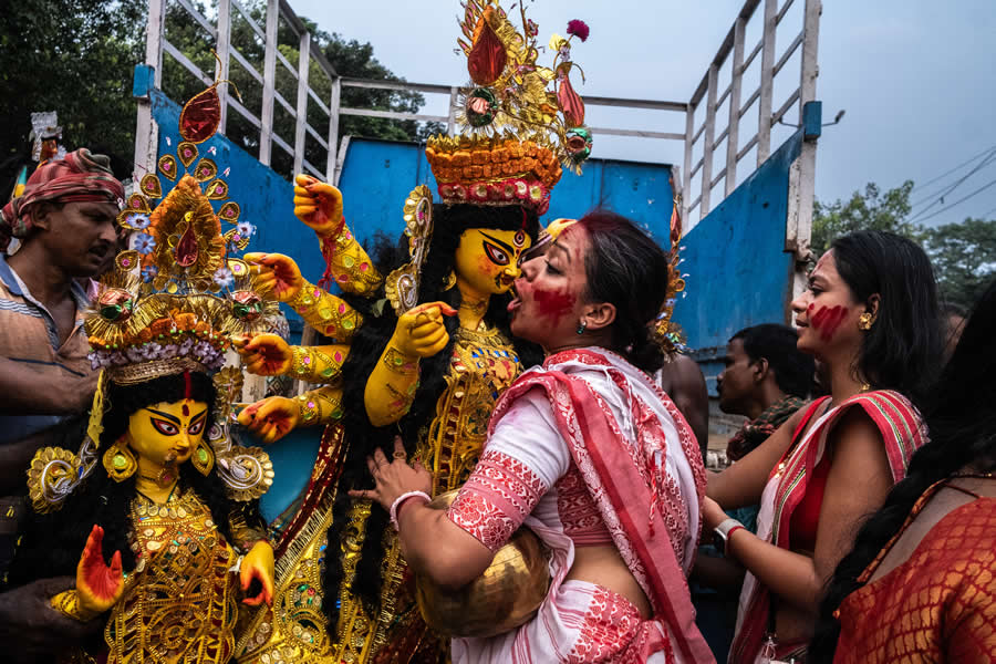 Inspiring Street Photography by Ora Buerkli