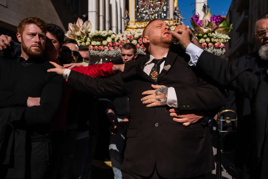 Inspiring Street Photography by Ora Buerkli