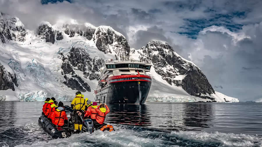 Travel Winning Photos from the Artist Gallery Awards 2025