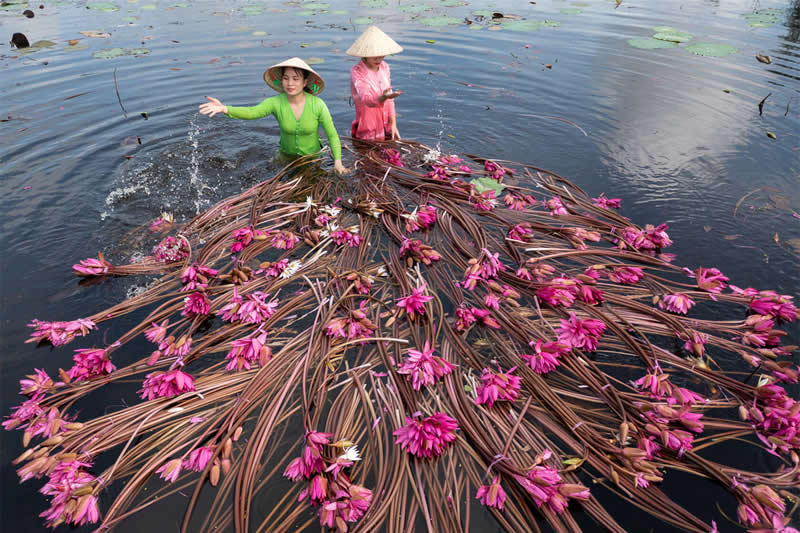Beautiful Photos That Reveal the Spirit of Vietnam by Julian Elliott
