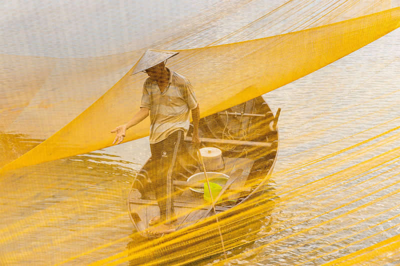 Beautiful Photos That Reveal the Spirit of Vietnam by Julian Elliott