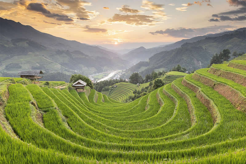 Beautiful Photos That Reveal the Spirit of Vietnam by Julian Elliott