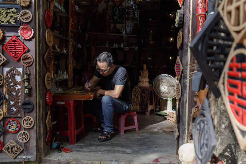 Beautiful Photos That Reveal the Spirit of Vietnam by Julian Elliott