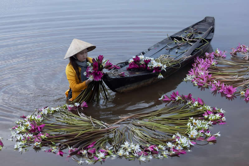 Beautiful Photos That Reveal the Spirit of Vietnam by Julian Elliott