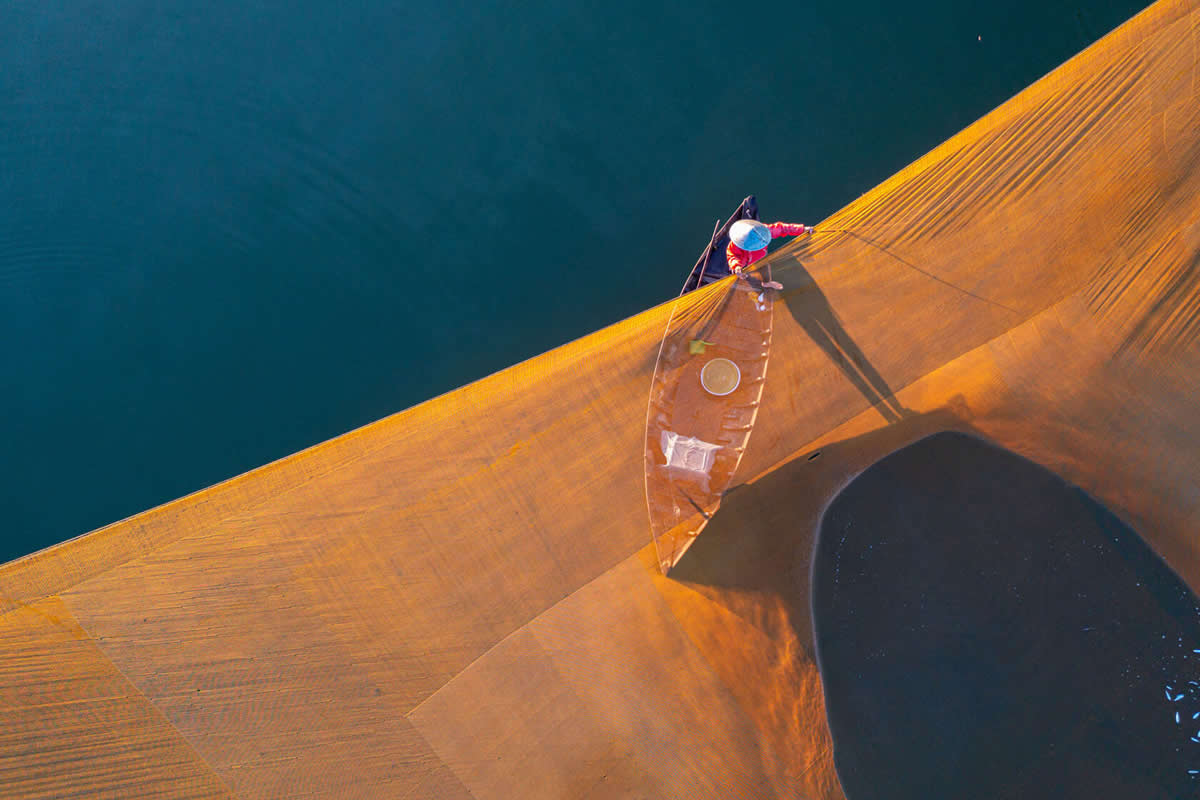 Beautiful Photos That Reveal the Spirit of Vietnam by Julian Elliott