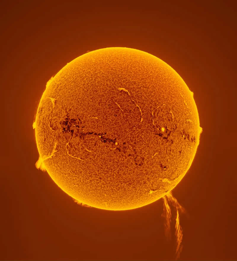 500,000-km Solar Prominence Eruption by PengFei Chou - 2025 Astronomy Photographer of the Year Awards