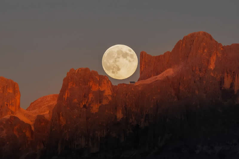 Moonrise Perfection Over the Dolomites by Fabian Dalpiaz - 2025 Astronomy Photographer of the Year Awards