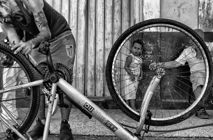 Powerful Black and White Photos by Luis Casadevall That Reveal the Soul of Cuba