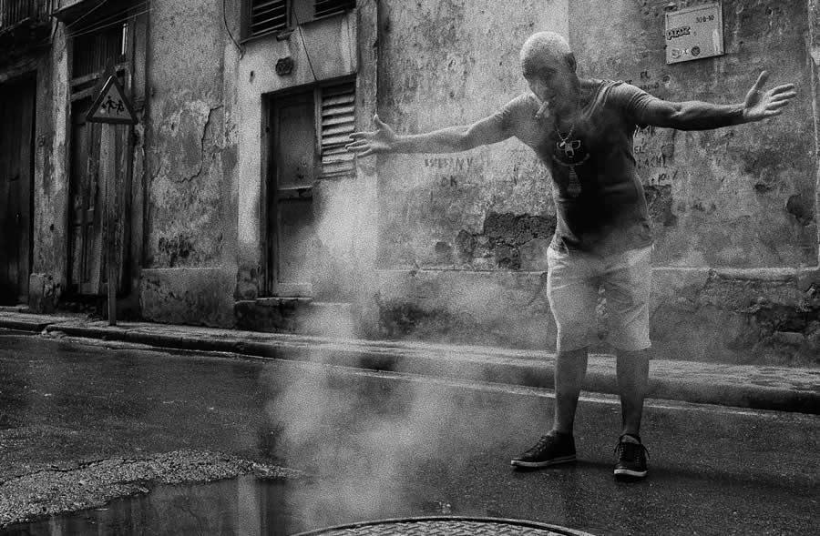 Powerful Black and White Photos by Luis Casadevall That Reveal the Soul of Cuba