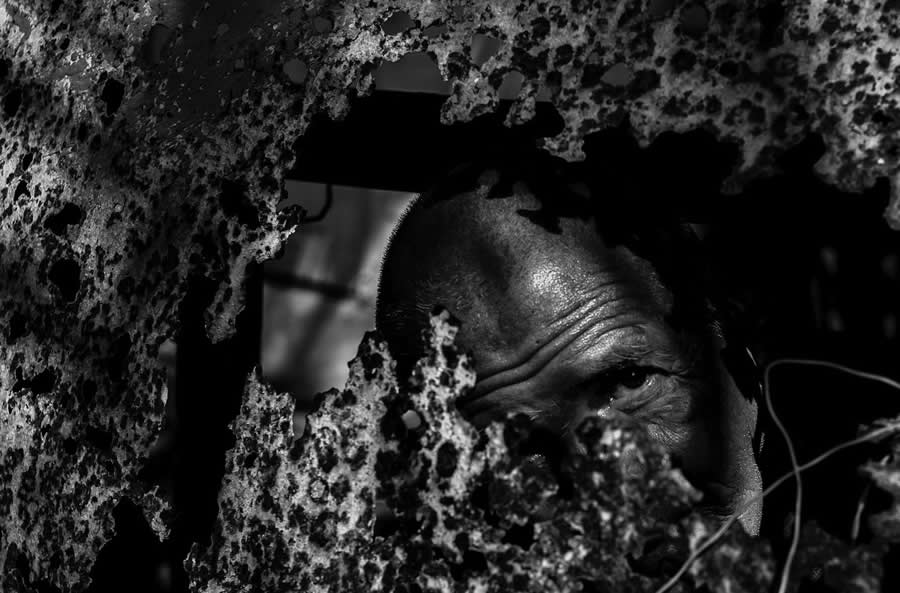 Powerful Black and White Photos by Luis Casadevall That Reveal the Soul of Cuba