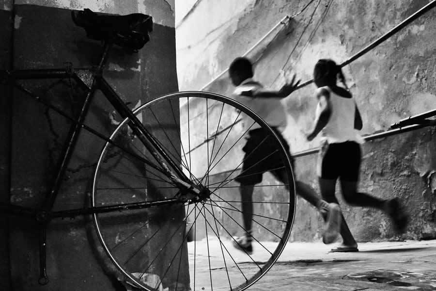 Powerful Black and White Photos by Luis Casadevall That Reveal the Soul of Cuba