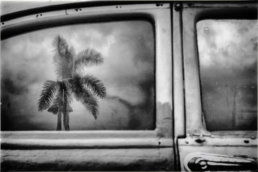 Powerful Black and White Photos by Luis Casadevall That Reveal the Soul of Cuba