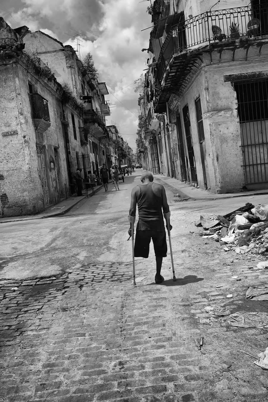 Powerful Black and White Photos by Luis Casadevall That Reveal the Soul of Cuba