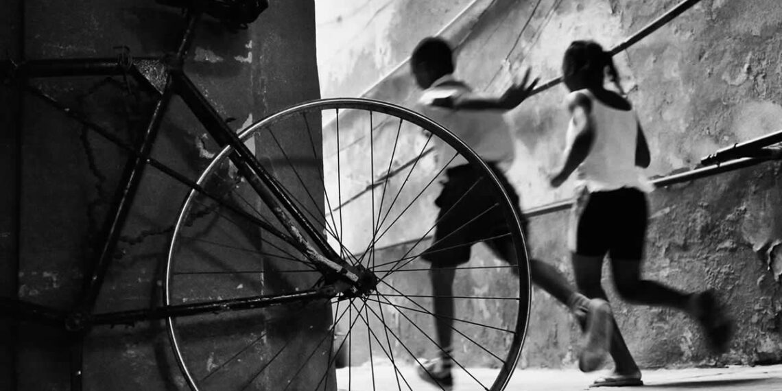 Powerful Black and White Photos by Luis Casadevall That Reveal the Soul of Cuba