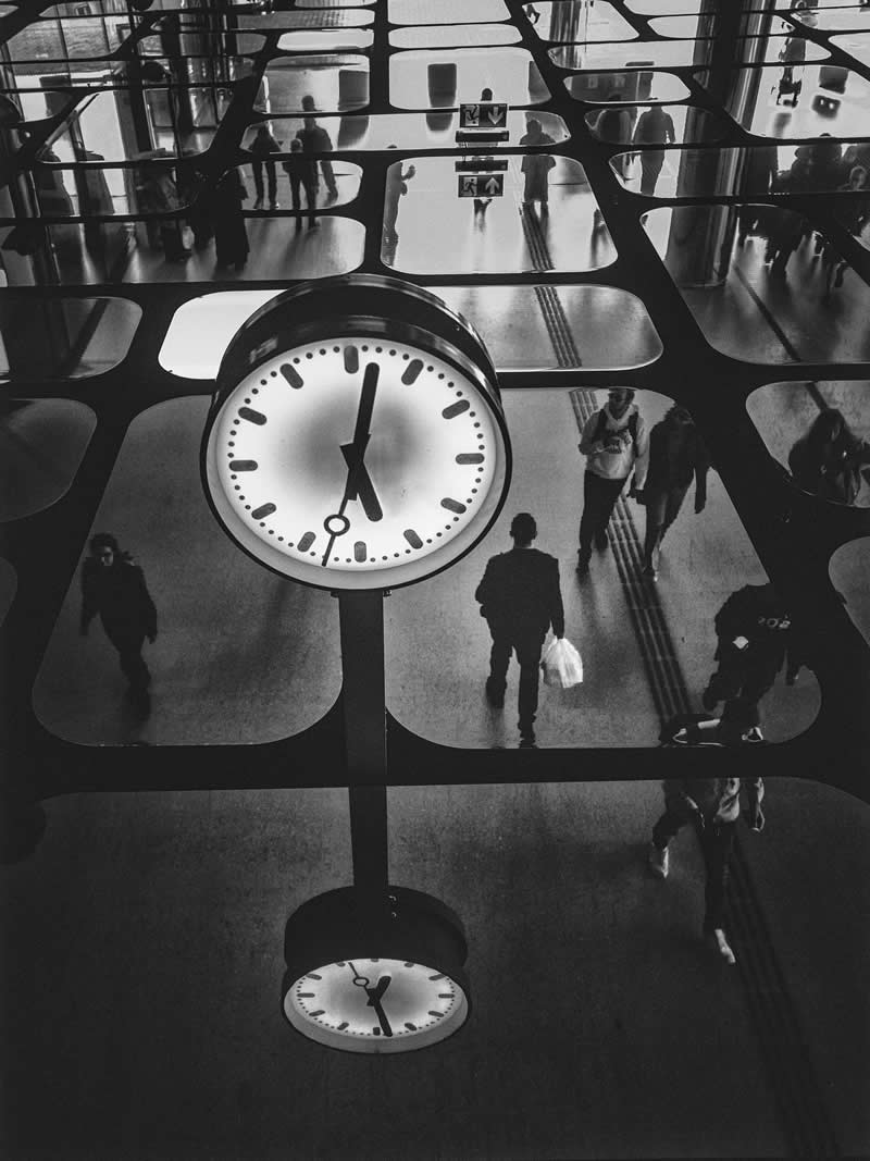 Black and White Street Photography by Selaru Ovidiu