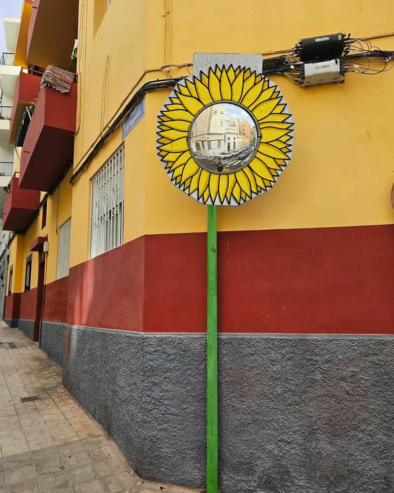 A creative wall painting in mirror - Funny Creative Street Artworks by Oak Oak