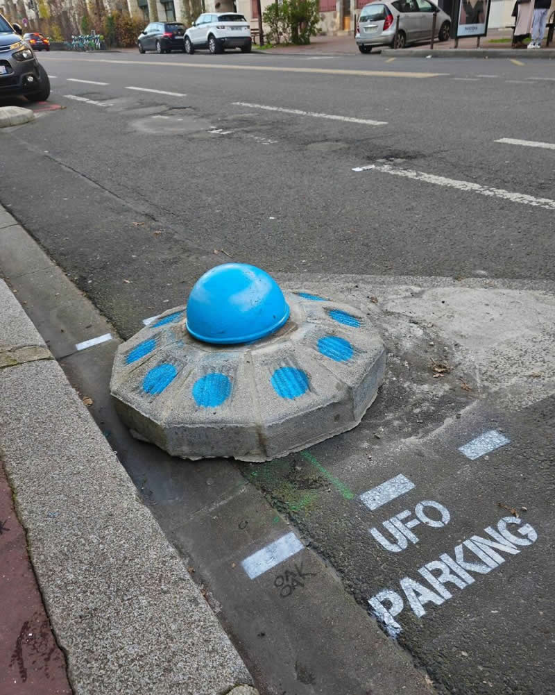 Parking painting - Funny Creative Street Artworks by Oak Oak