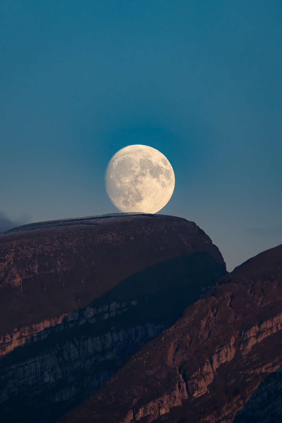 The Resting Moon by Ariane Totzke - Global Photography Awards 2025 Winners