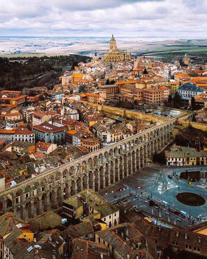 We often speak of the Colosseum. We often speak of the Pantheon. But we rarely mention the Aqueduct of Segovia — one of the most remarkable Roman engineering feats still standing today. - Hidden Beauty of Our World