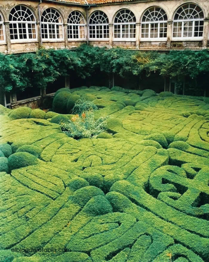 A 400-year-old garden maze in Santiago de Compostela, Spain, dating to 1625. - Hidden Beauty of Our World