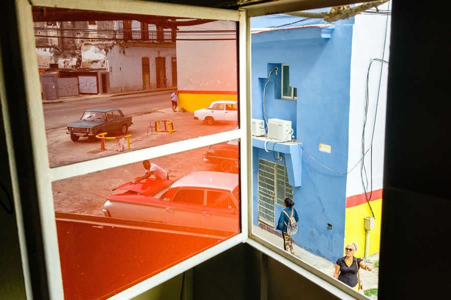 Mirrored Realities by Forrest Walker, United States - LensCulture Street Photography Awards 2025 Winners